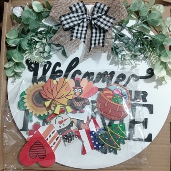 WELCOME TO OUR HOME WHITE INTERCHANGEABLE WOODEN SIGN DOORKNOCKER SIZE 1… - Picture 11 of 11